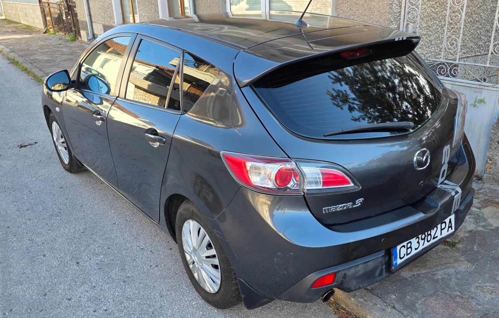 Mazda 3 6 скорости, подгряване, парктроник, снимка 2 - Автомобили и джипове - 55892418
