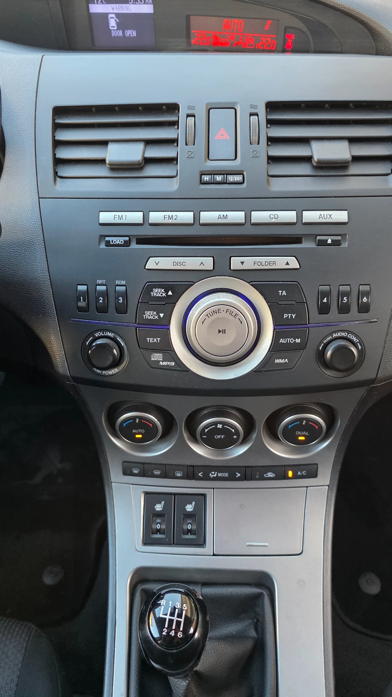 Mazda 3 6 скорости, подгряване, парктроник, снимка 5 - Автомобили и джипове - 55892418