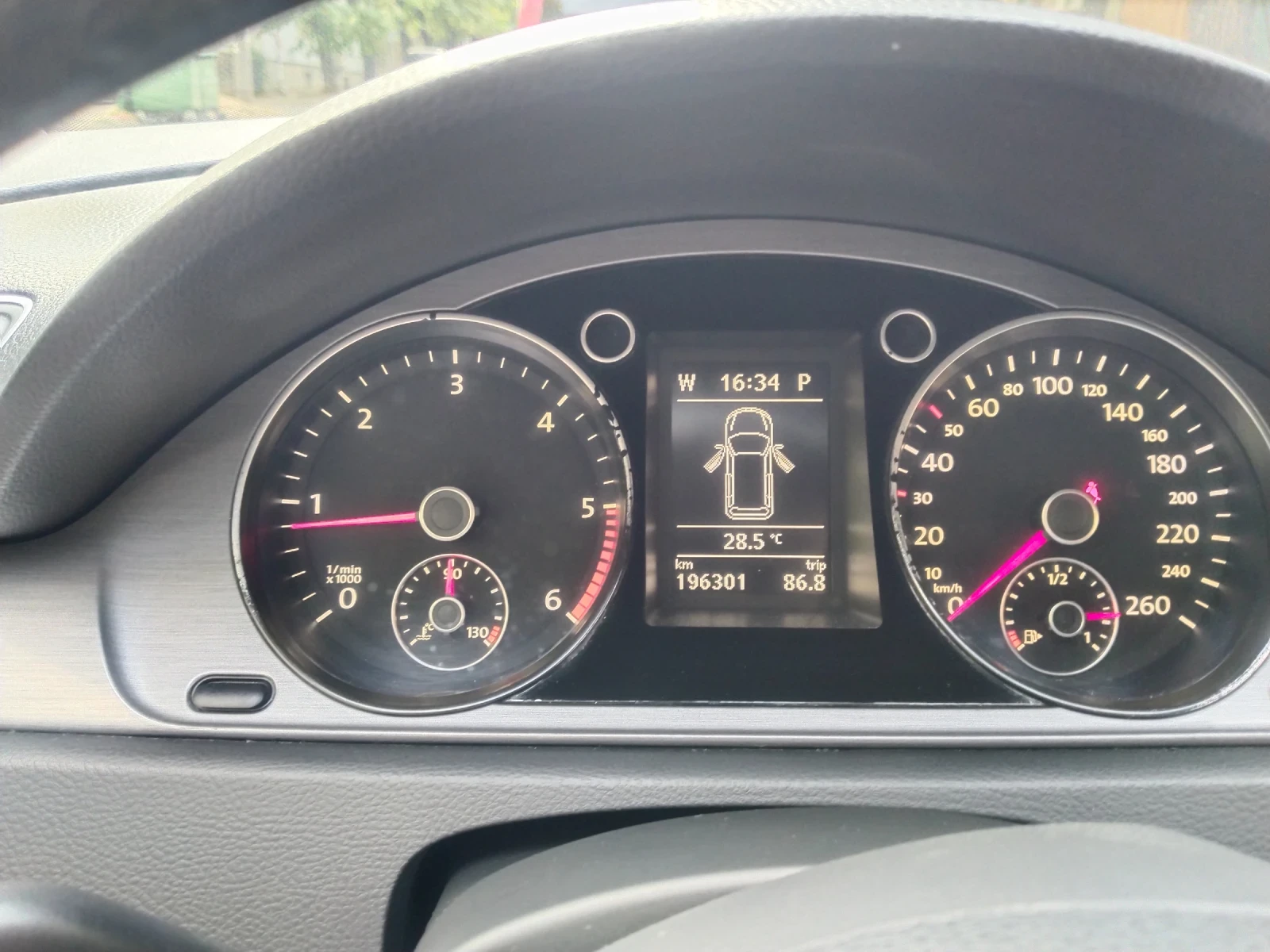 VW Passat 2.0 TDI, снимка 14 - Автомобили и джипове - 56245607