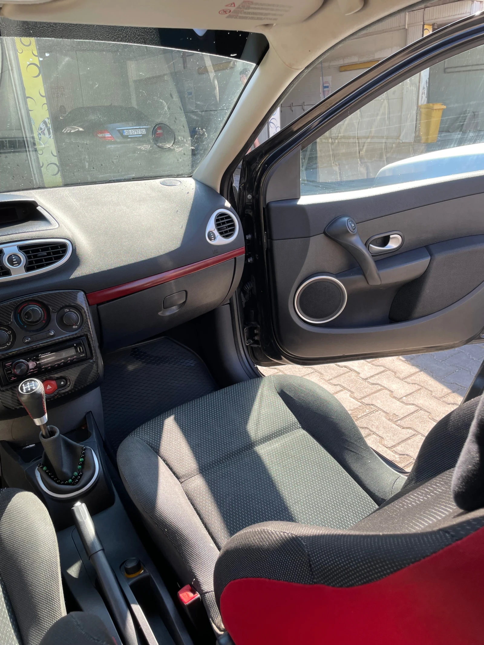 Renault Clio Обслужена преди 2000км, снимка 10 - Автомобили и джипове - 56141749
