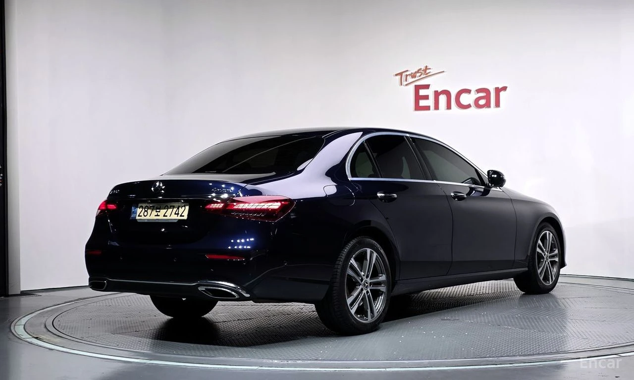 Mercedes-Benz E 350 4MATIC* BURMESTER* ОБДУХВАНЕ* ХЕДЪП* 360КАМЕРА* , снимка 2 - Автомобили и джипове - 56193772