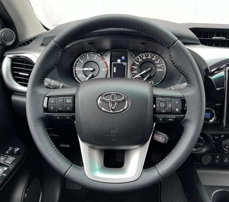 Toyota Hilux 2.8 D4D 4x4 Executive теглич LED НОВ Гаранция, снимка 8 - Автомобили и джипове - 47455563