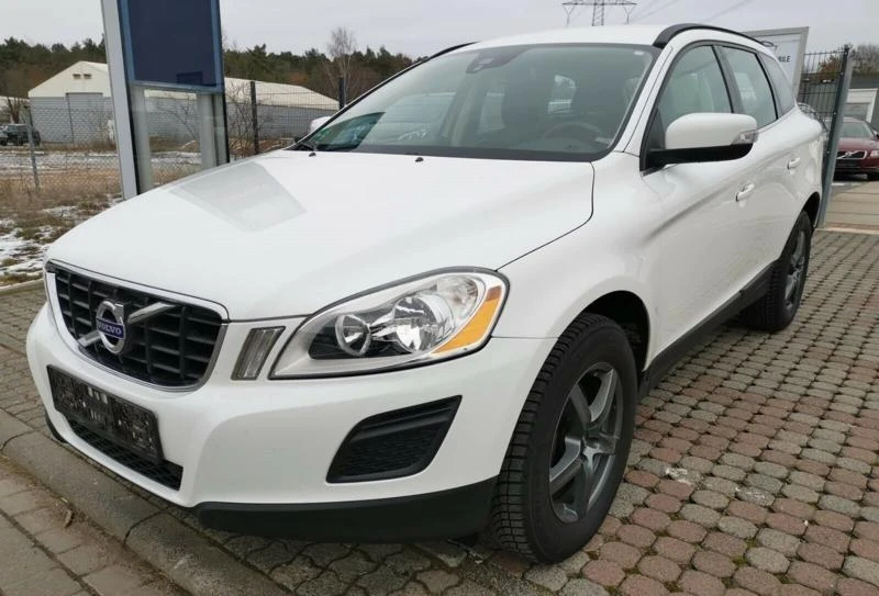 Volvo XC60 2.4 D  AWD   САМО НА ЧАСТИ , снимка 1 - Автомобили и джипове - 46033232