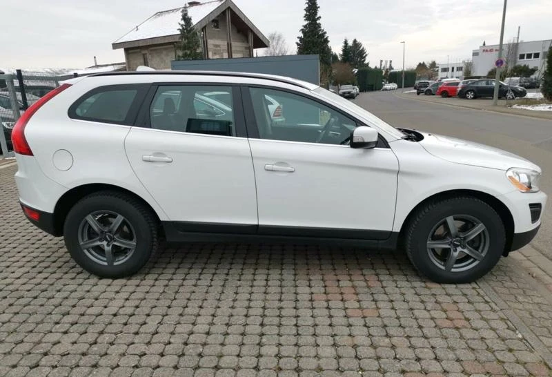 Volvo XC60 2.4 D  AWD   САМО НА ЧАСТИ , снимка 8 - Автомобили и джипове - 46033232