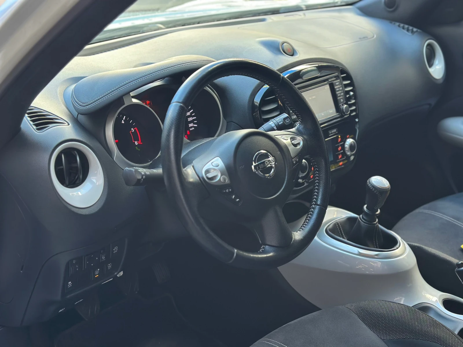 Nissan Juke 1.5 DCI / 360 градуса / TEKNA изпълнение / KEYLESS, снимка 9 - Автомобили и джипове - 53829229