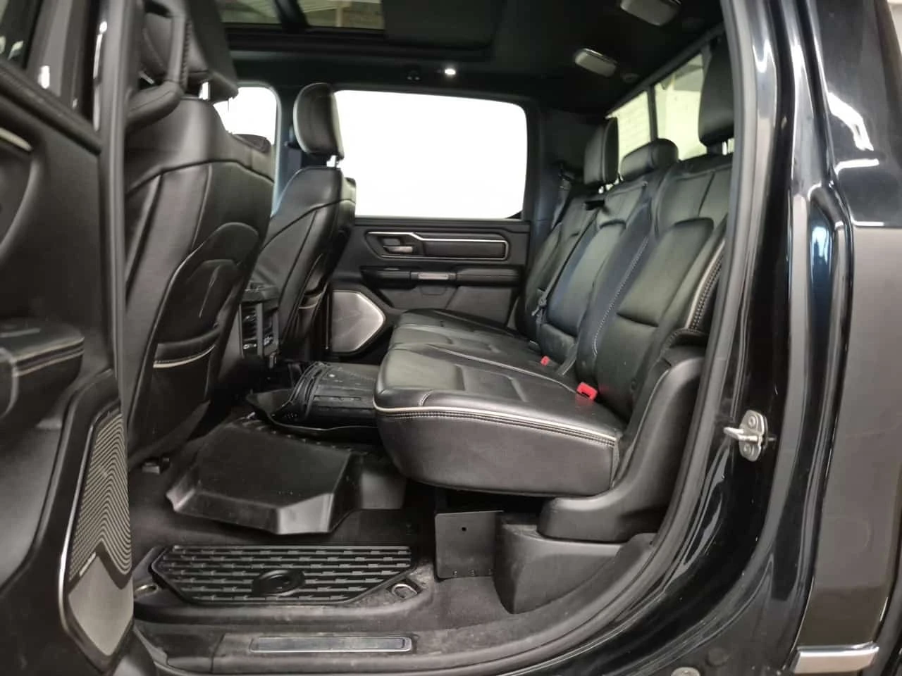 Dodge RAM 1500 LIMITED CREW CAB SHORT BED/ВЪЗДУХ/ОБДУХ/ПАНО, снимка 12 - Автомобили и джипове - 56170186