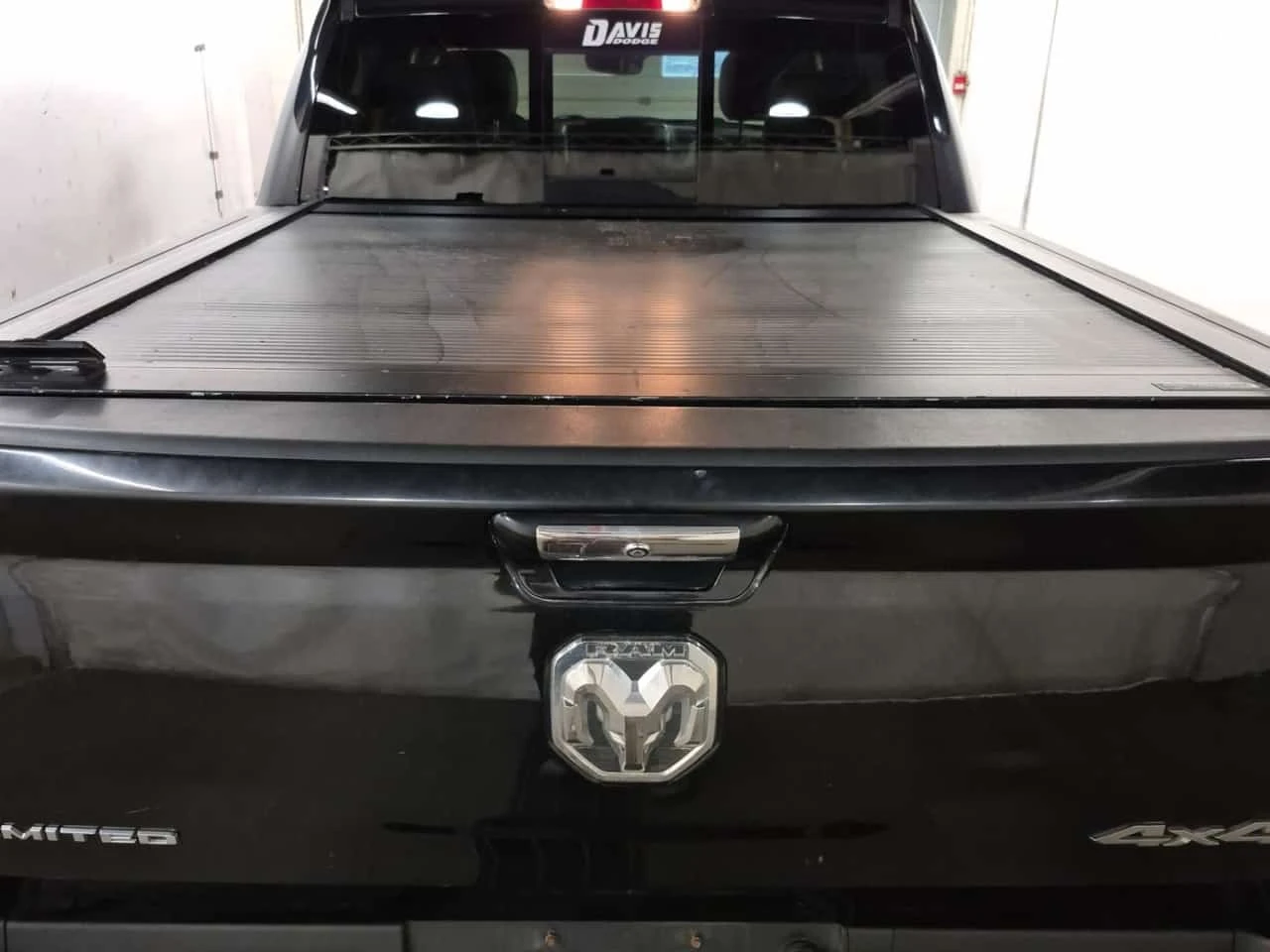 Dodge RAM 1500 LIMITED CREW CAB SHORT BED/ВЪЗДУХ/ОБДУХ/ПАНО, снимка 14 - Автомобили и джипове - 56170186