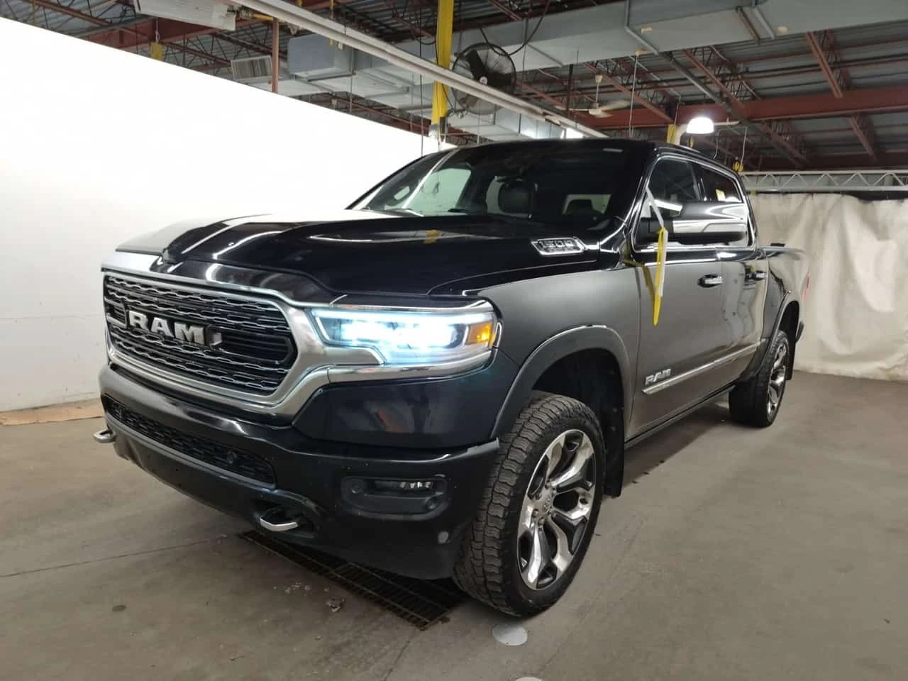Dodge RAM 1500 LIMITED CREW CAB SHORT BED/ВЪЗДУХ/ОБДУХ/ПАНО