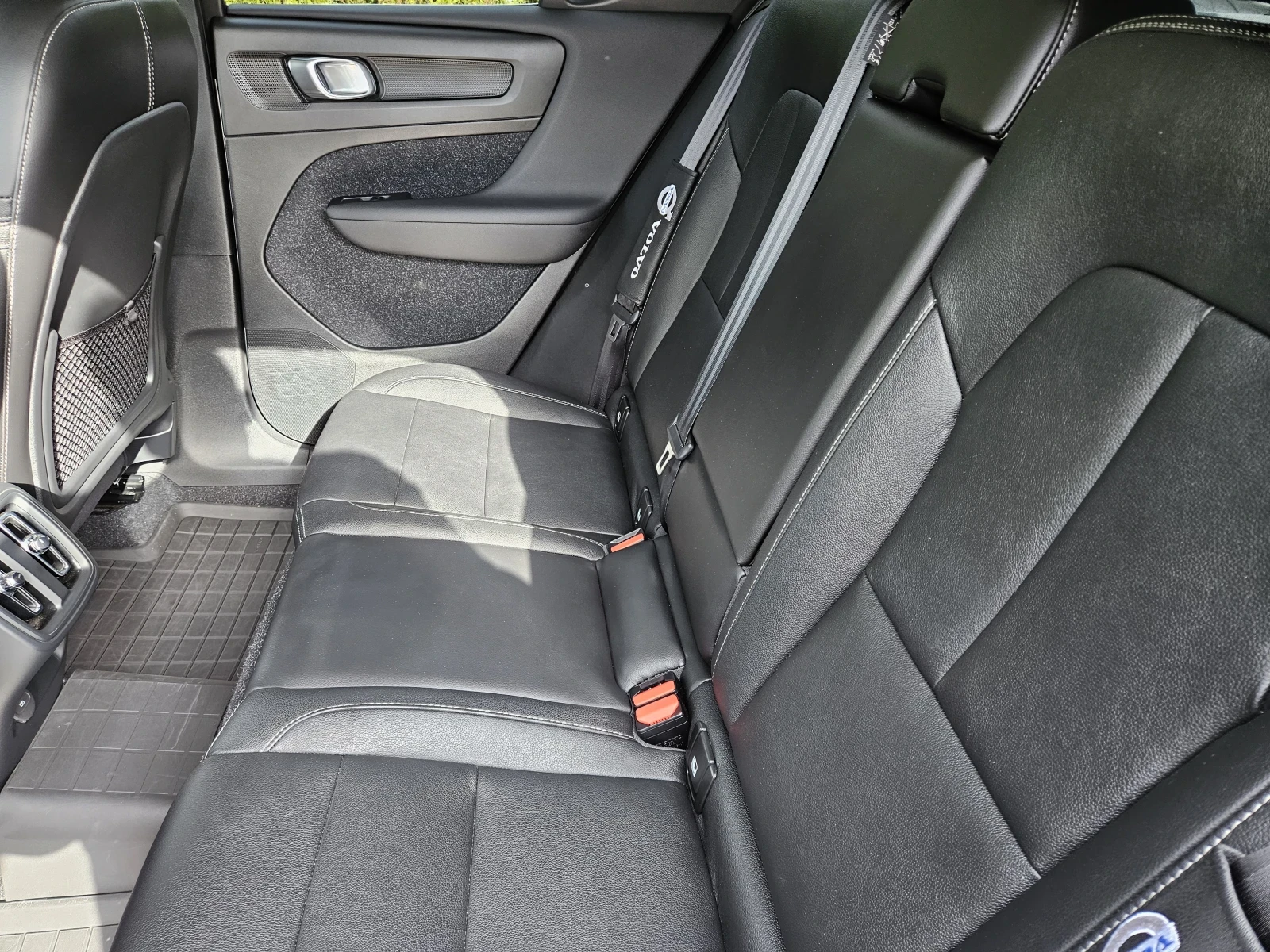 Volvo XC40 INSCRIPTION D4, снимка 9 - Автомобили и джипове - 56182359