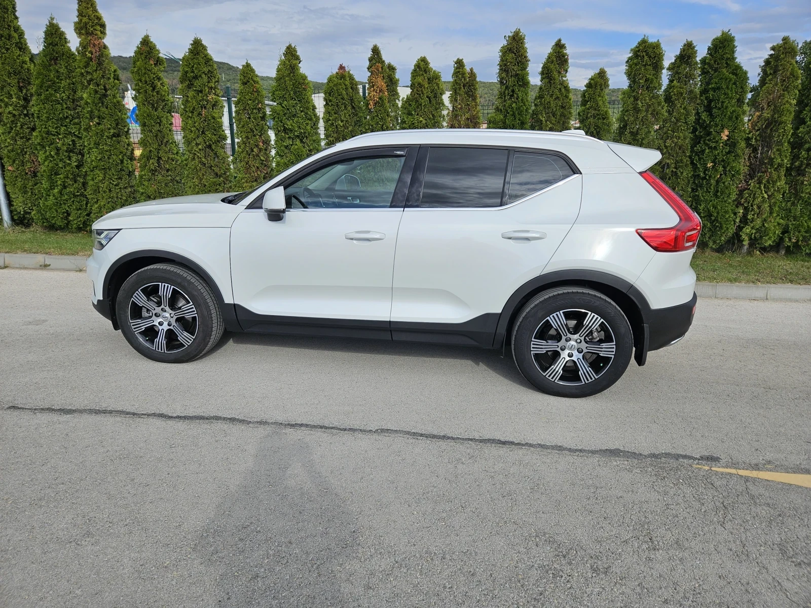 Volvo XC40 INSCRIPTION D4, снимка 2 - Автомобили и джипове - 56182359