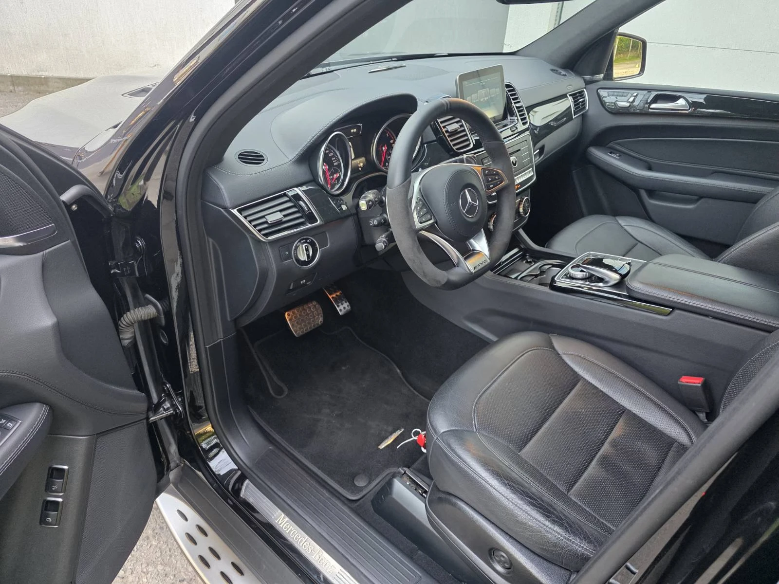 Mercedes-Benz GLS 350 d / AMG OPTIC, снимка 9 - Автомобили и джипове - 56348382