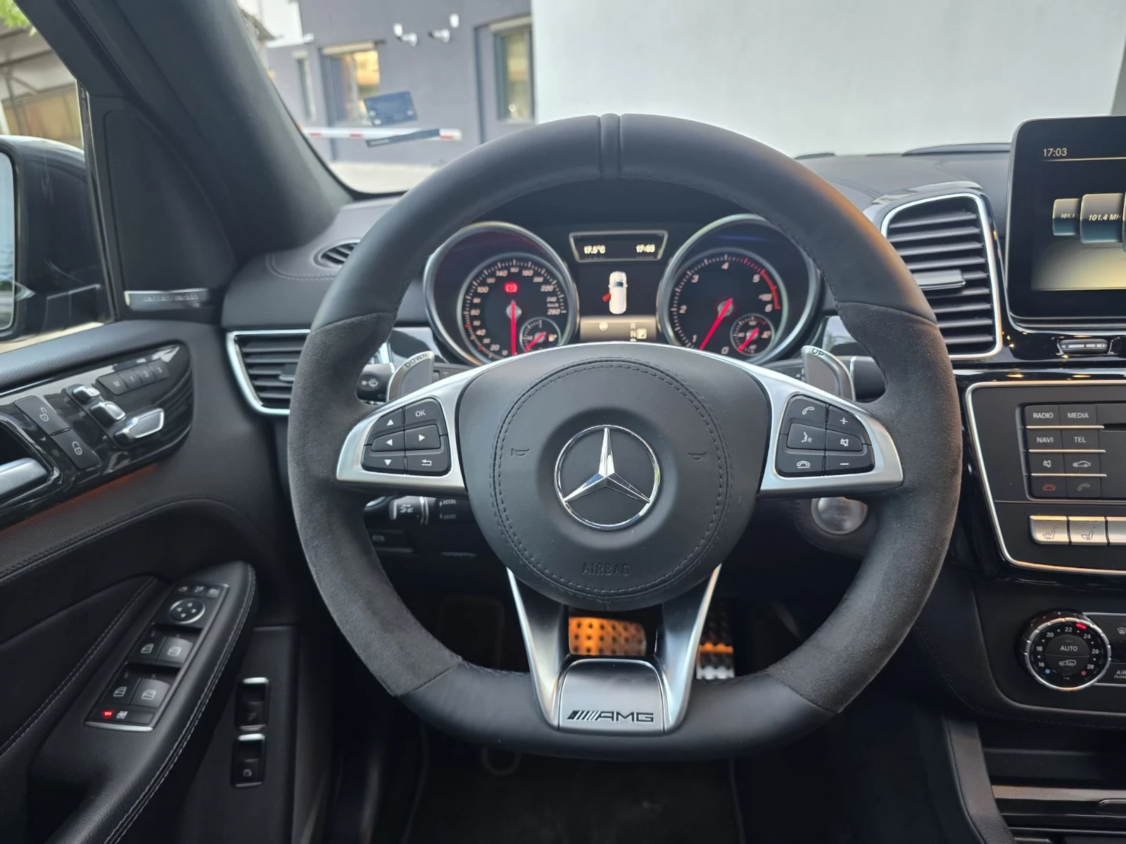Mercedes-Benz GLS 350 d / AMG OPTIC, снимка 13 - Автомобили и джипове - 56348382