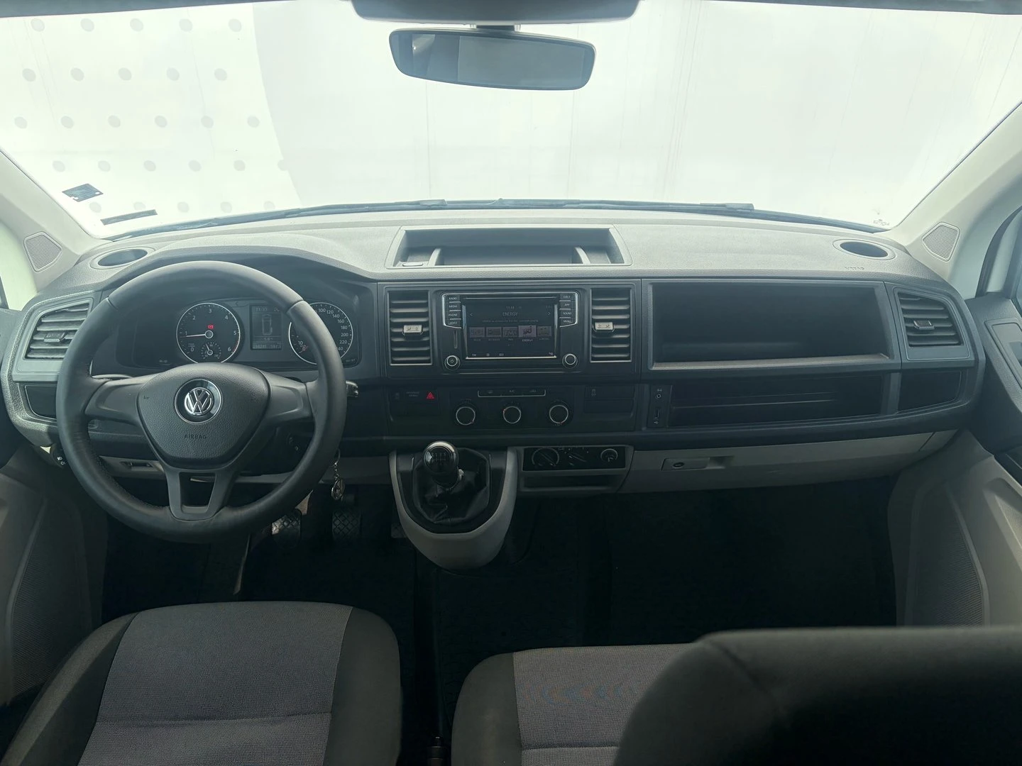 VW Transporter Kombi L TDI 4MO BMT 6.7 m3 - изображение 5