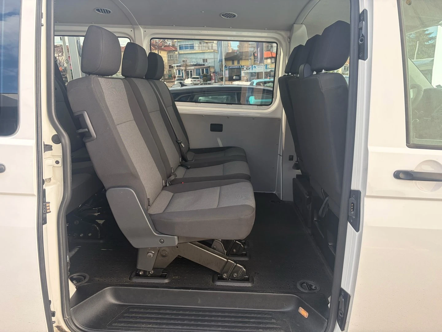VW Transporter Kombi L TDI 4MO BMT 6.7 m3 - изображение 8