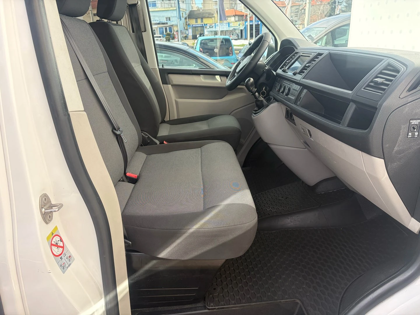 VW Transporter Kombi L TDI 4MO BMT 6.7 m3 - изображение 7