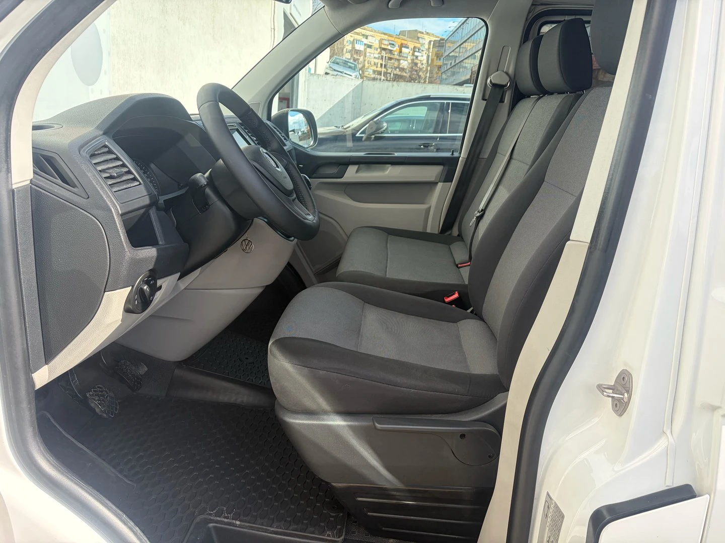 VW Transporter Kombi L TDI 4MO BMT 6.7 m3 - изображение 6