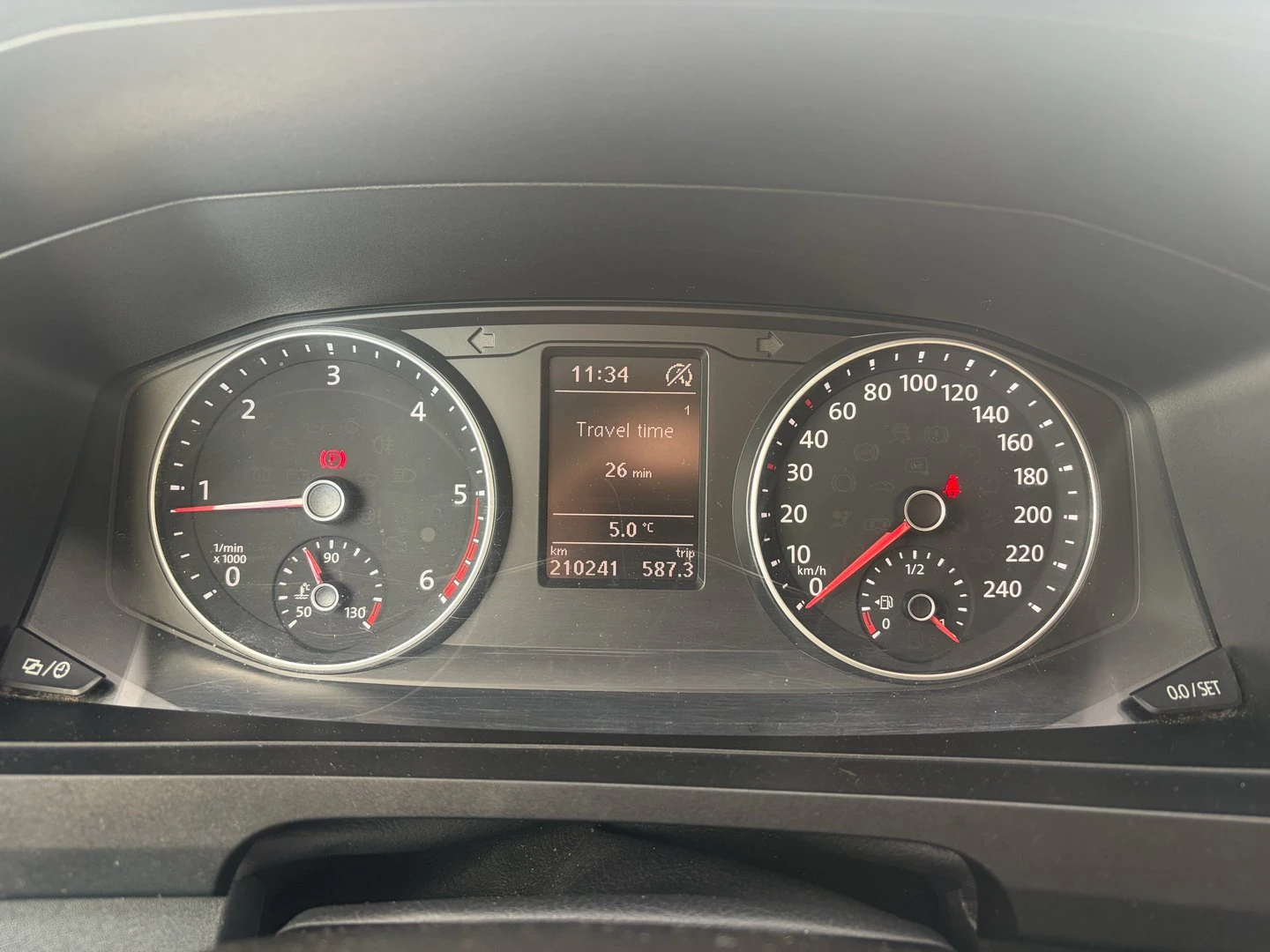 VW Transporter Kombi L TDI 4MO BMT 6.7 m3 - изображение 10