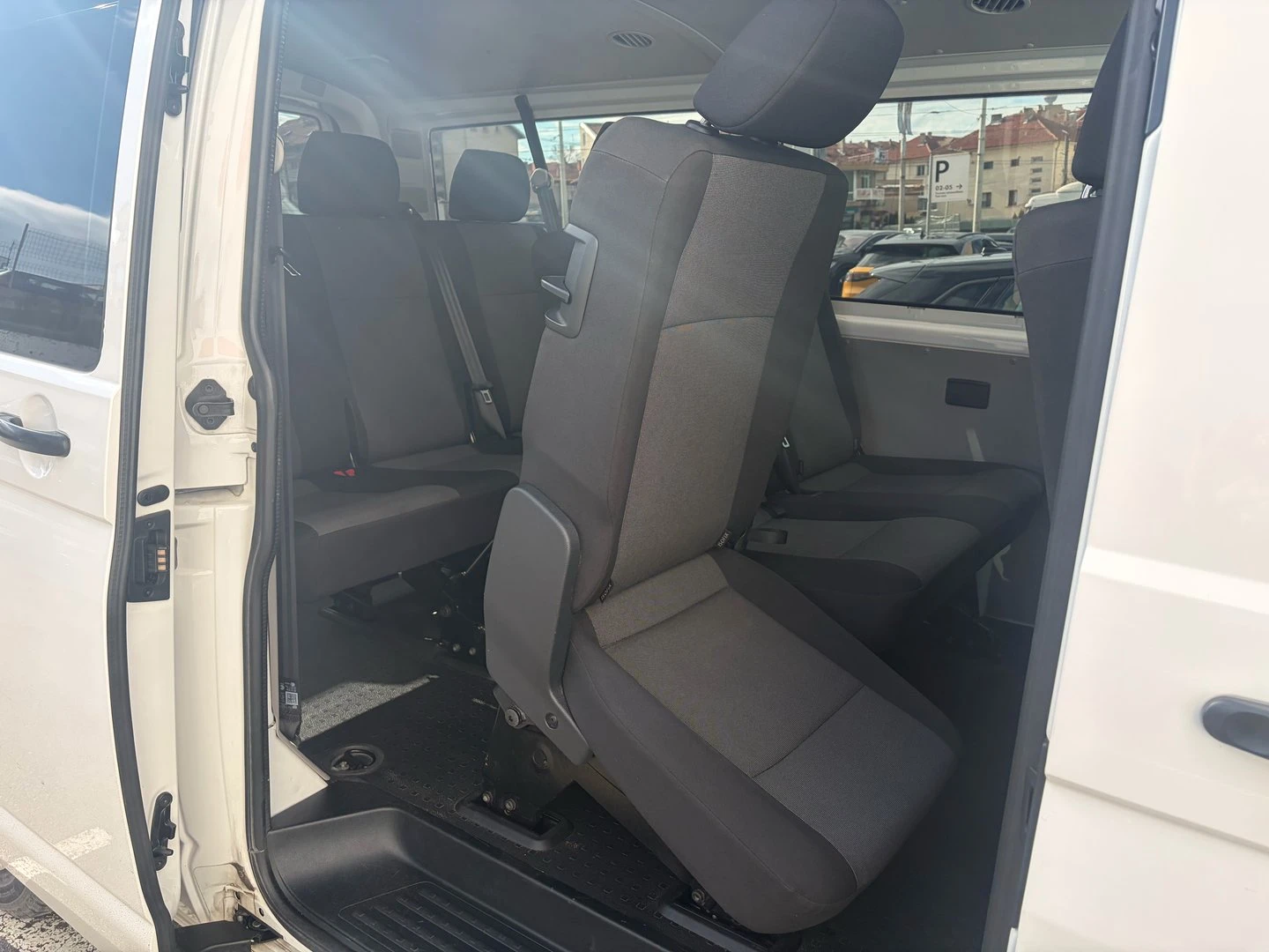 VW Transporter Kombi L TDI 4MO BMT 6.7 m3 - изображение 9