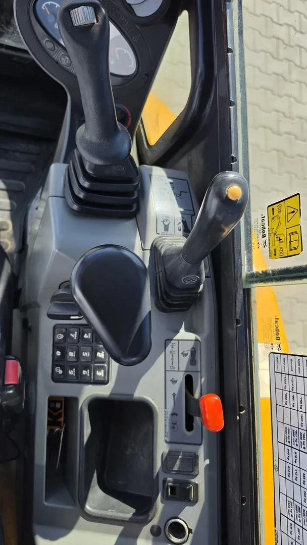 ����� Bobcat E26 | Mobile.bg � ����������� 10