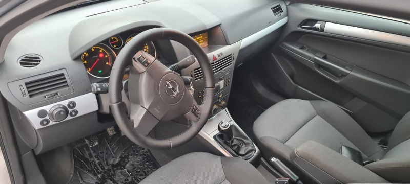 Opel Astra 1.9 CDTI, снимка 6 - Автомобили и джипове - 44355576