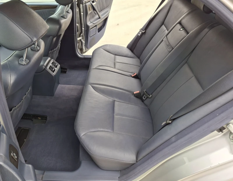 Mercedes-Benz E 320 3.2 CDI, снимка 10 - Автомобили и джипове - 50507772