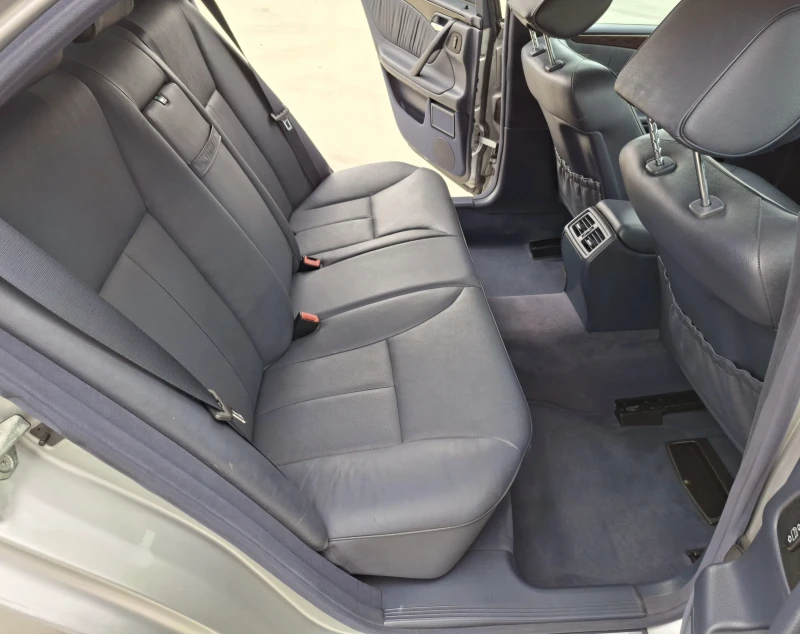 Mercedes-Benz E 320 3.2 CDI, снимка 12 - Автомобили и джипове - 50507772