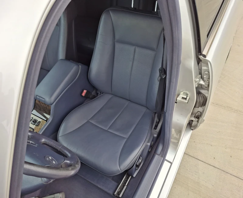 Mercedes-Benz E 320 3.2 CDI, снимка 9 - Автомобили и джипове - 50507772