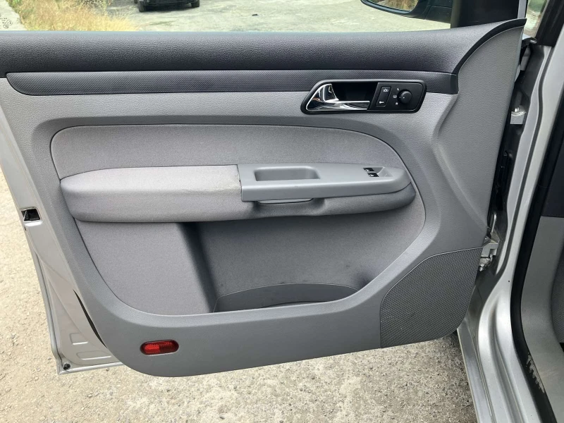 VW Caddy 1.9 TDI, снимка 10 - Автомобили и джипове - 52369313