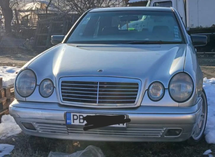 Mercedes-Benz E 220, снимка 2 - Автомобили и джипове - 48724209