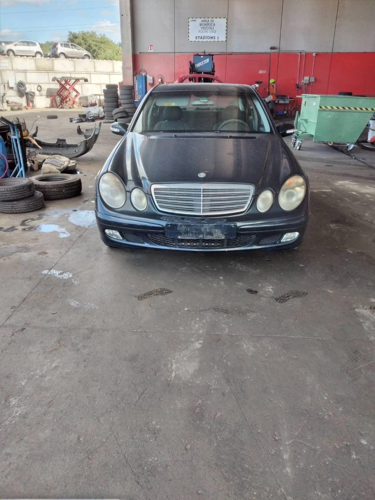 Mercedes-Benz E 220 2.2  - [1] 