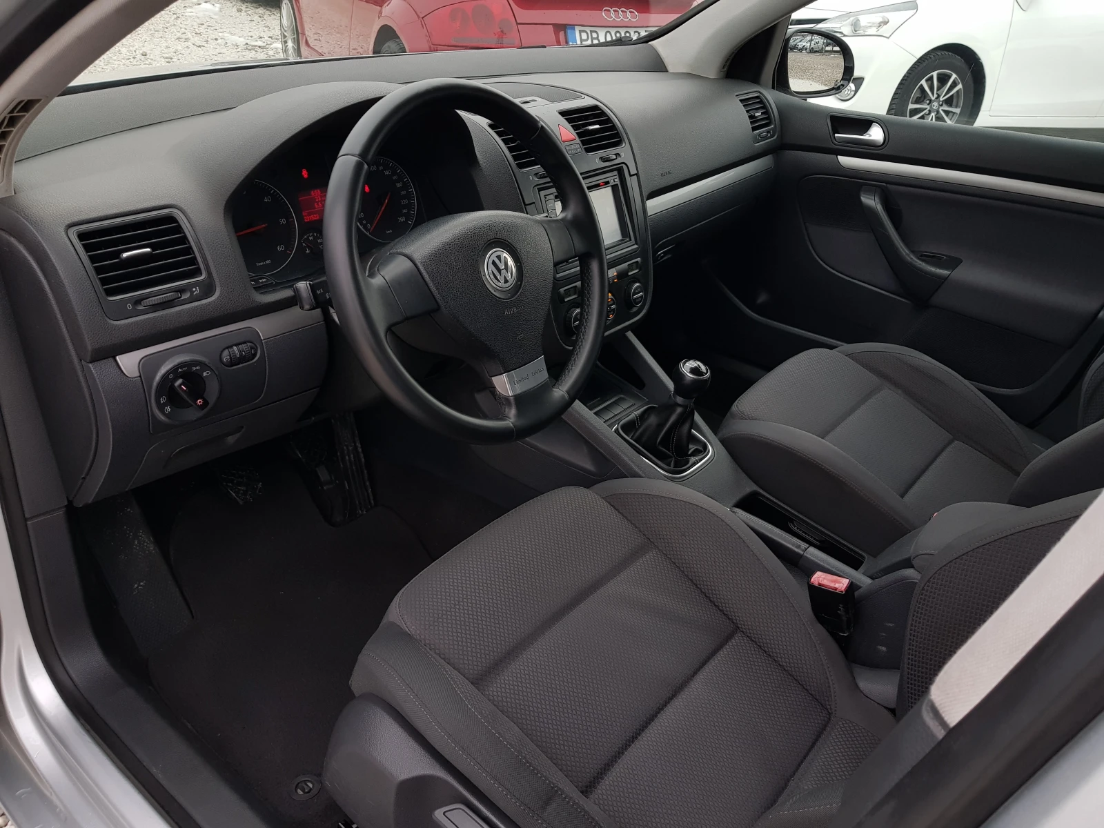 VW Golf LIMITED EDITION 1.9 TDI-105 к.с. 6 скорости ИТАЛИЯ - изображение 8