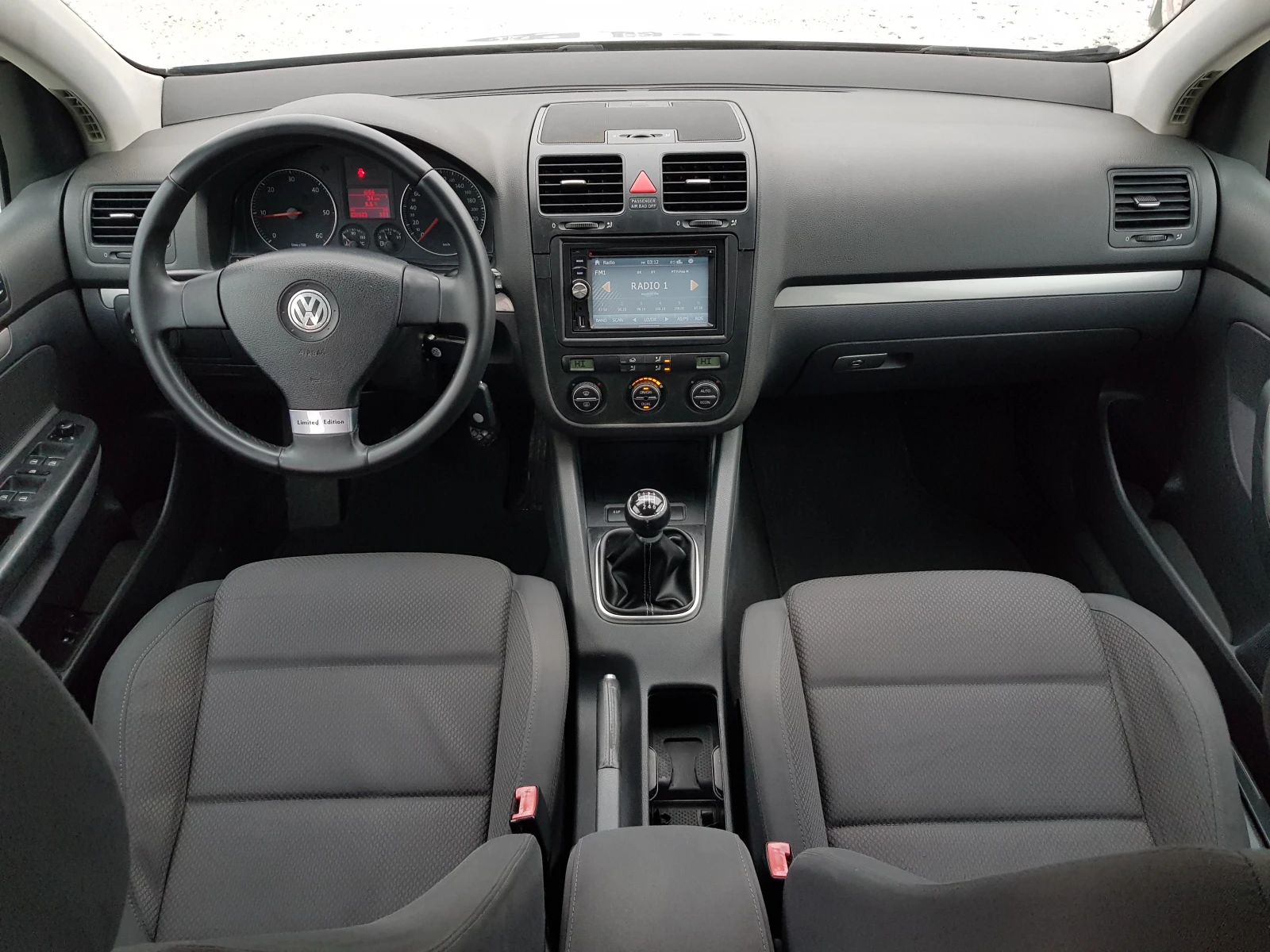 VW Golf LIMITED EDITION 1.9 TDI-105 к.с. 6 скорости ИТАЛИЯ - изображение 9