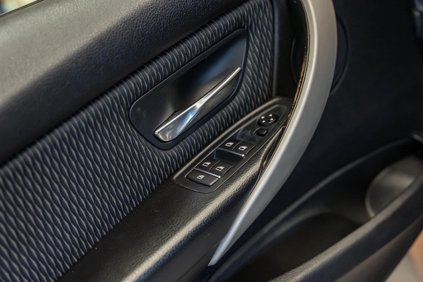 BMW 318 d, снимка 11 - Автомобили и джипове - 53800325