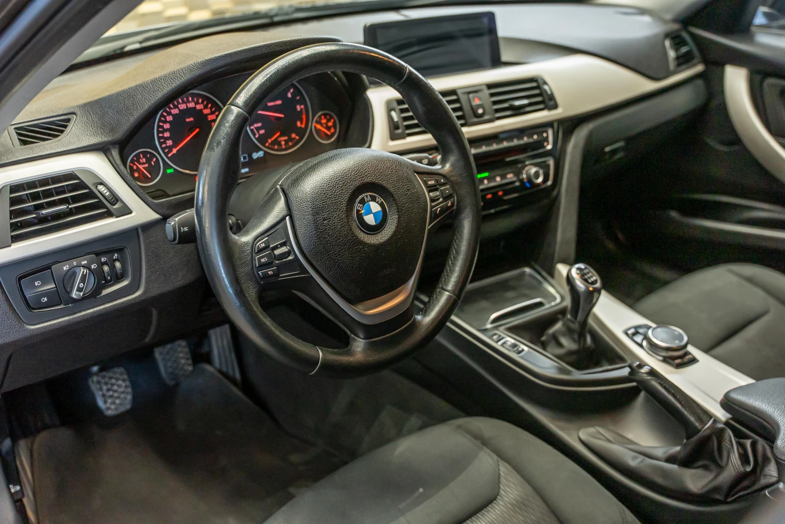 BMW 318 d, снимка 7 - Автомобили и джипове - 53800325