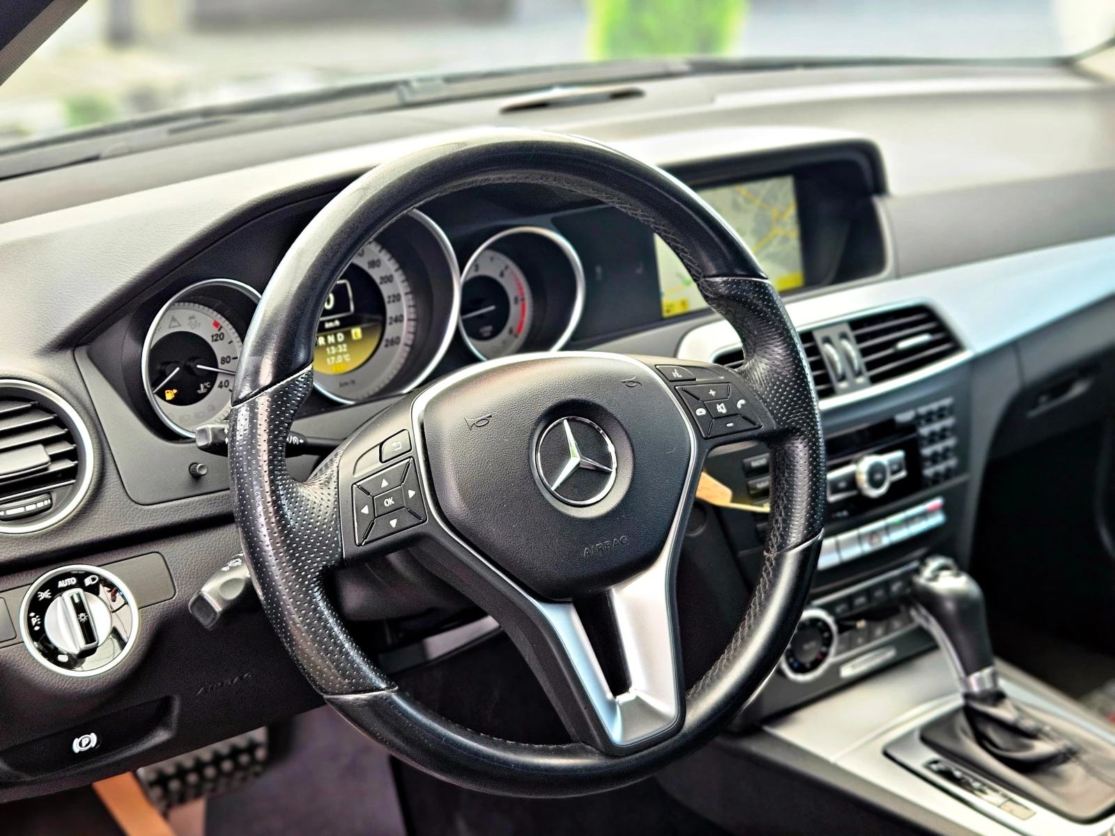 Mercedes-Benz C 220 AMG/FACE/GERMANY/ПОДГРЕВ/ADAPTIVE LIGHTS/AUTO H/LI, снимка 11 - Автомобили и джипове - 53875859