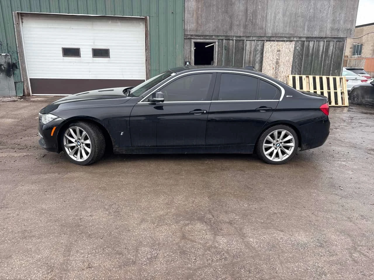 BMW 330 330e /CARFAX/Панорама/Подгрев/2 Ключа/Памет/Клип, снимка 3 - Автомобили и джипове - 53953861