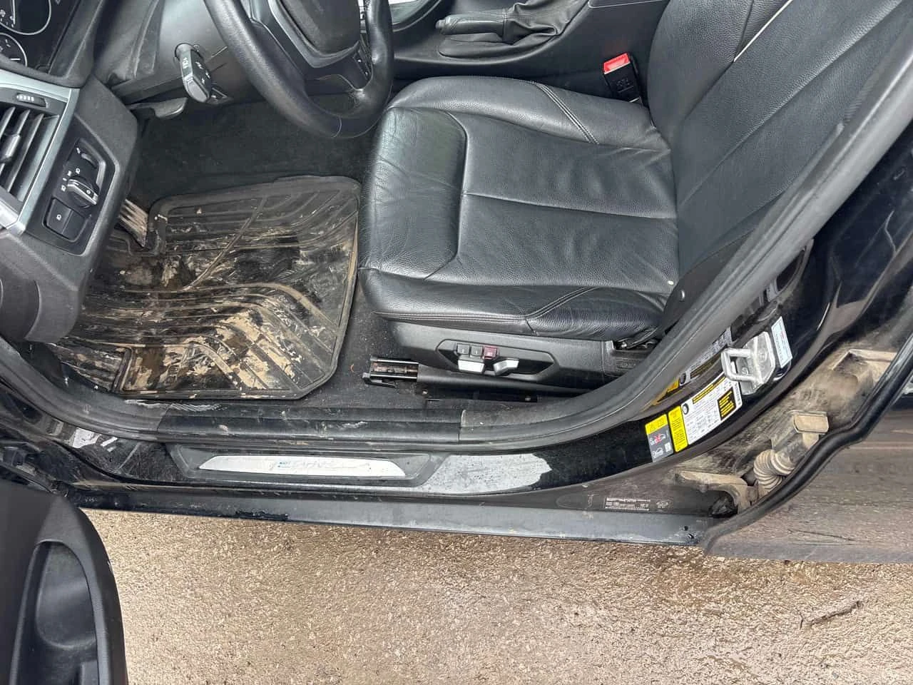 BMW 330 330e /CARFAX/Панорама/Подгрев/2 Ключа/Памет/Клип, снимка 11 - Автомобили и джипове - 53953861