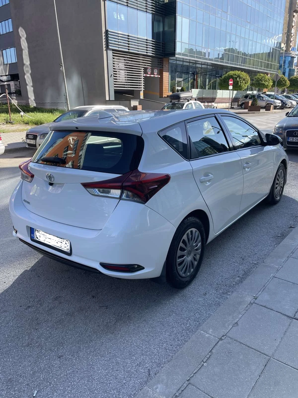 Toyota Auris, снимка 3 - Автомобили и джипове - 54317041