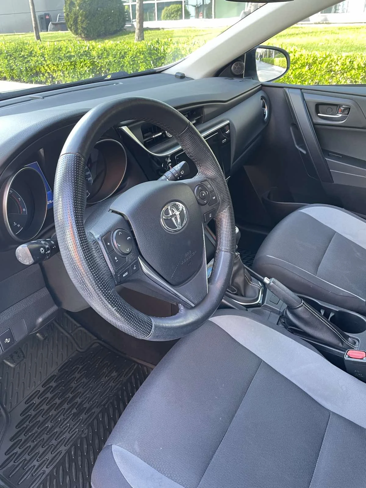 Toyota Auris, снимка 7 - Автомобили и джипове - 54317041