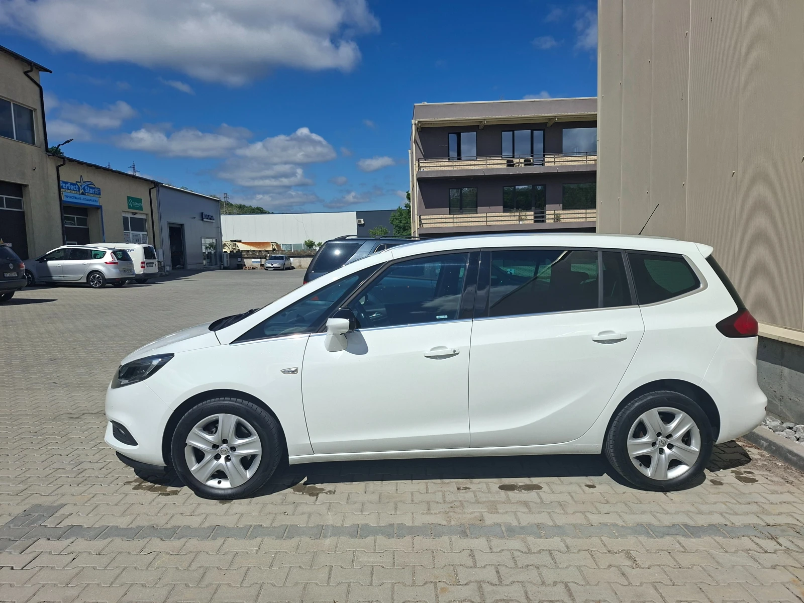 Opel Zafira Tourer 1.4 T, снимка 3 - Автомобили и джипове - 54526168