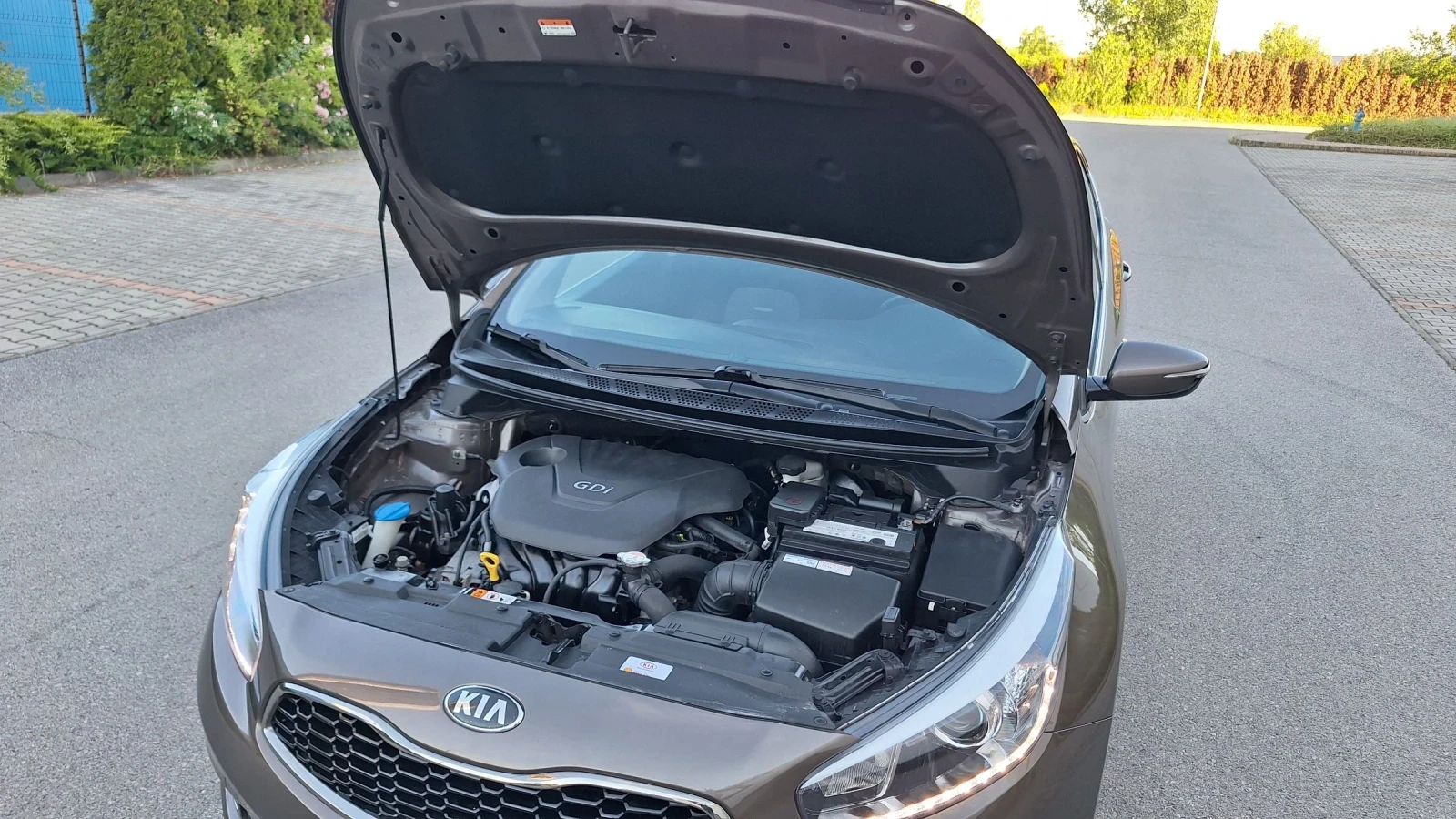 Kia Ceed 1.6- Нави-парктроник., снимка 8 - Автомобили и джипове - 54935219