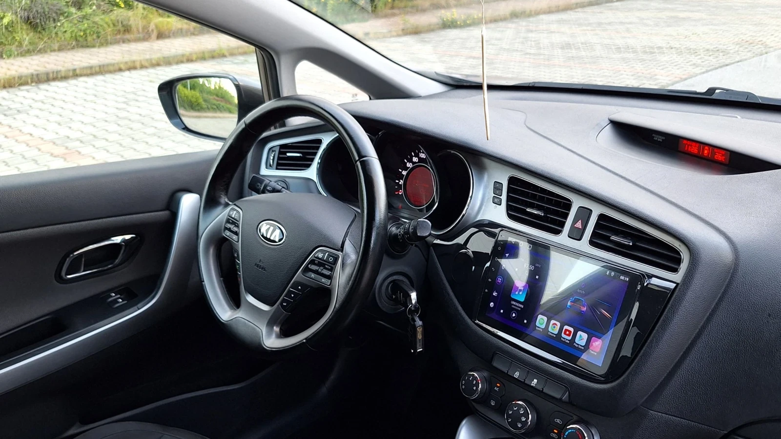 Kia Ceed 1.6- Нави-парктроник., снимка 16 - Автомобили и джипове - 54935219