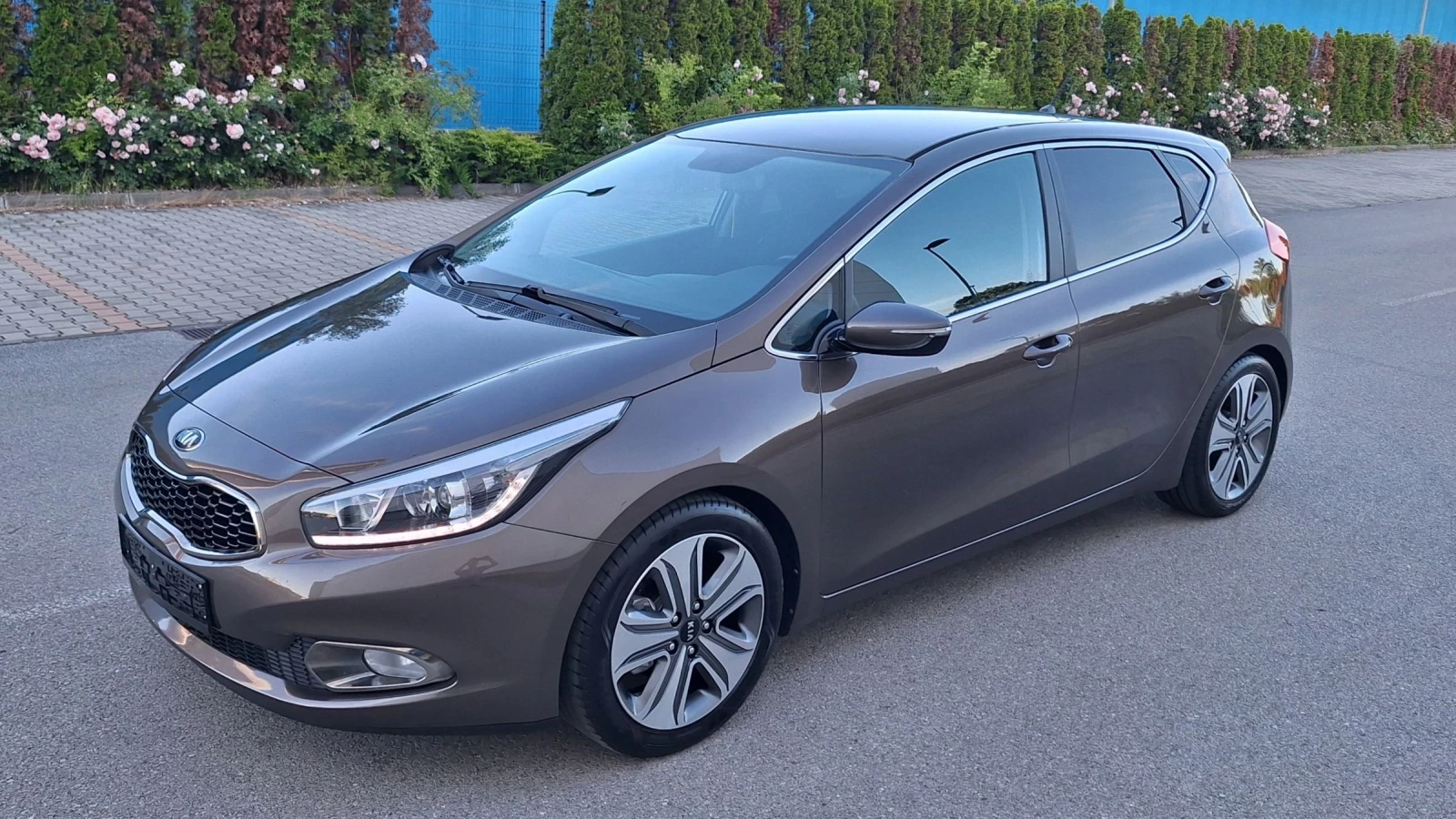 Kia Ceed 1.6- Нави-парктроник.