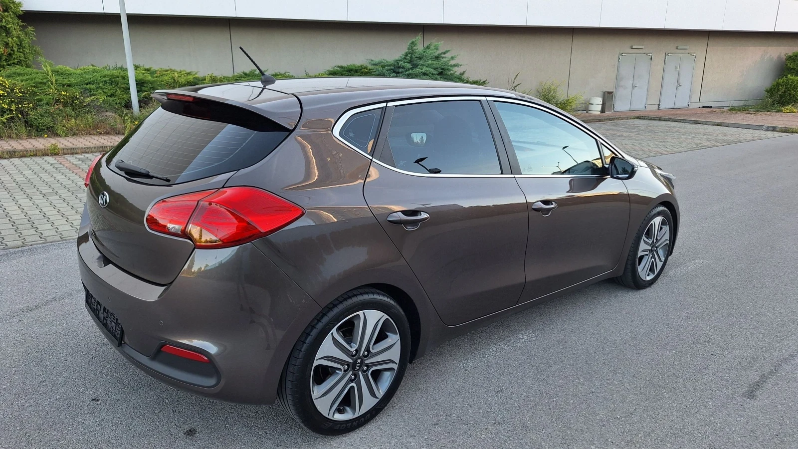 Kia Ceed 1.6- Нави-парктроник., снимка 3 - Автомобили и джипове - 54935219