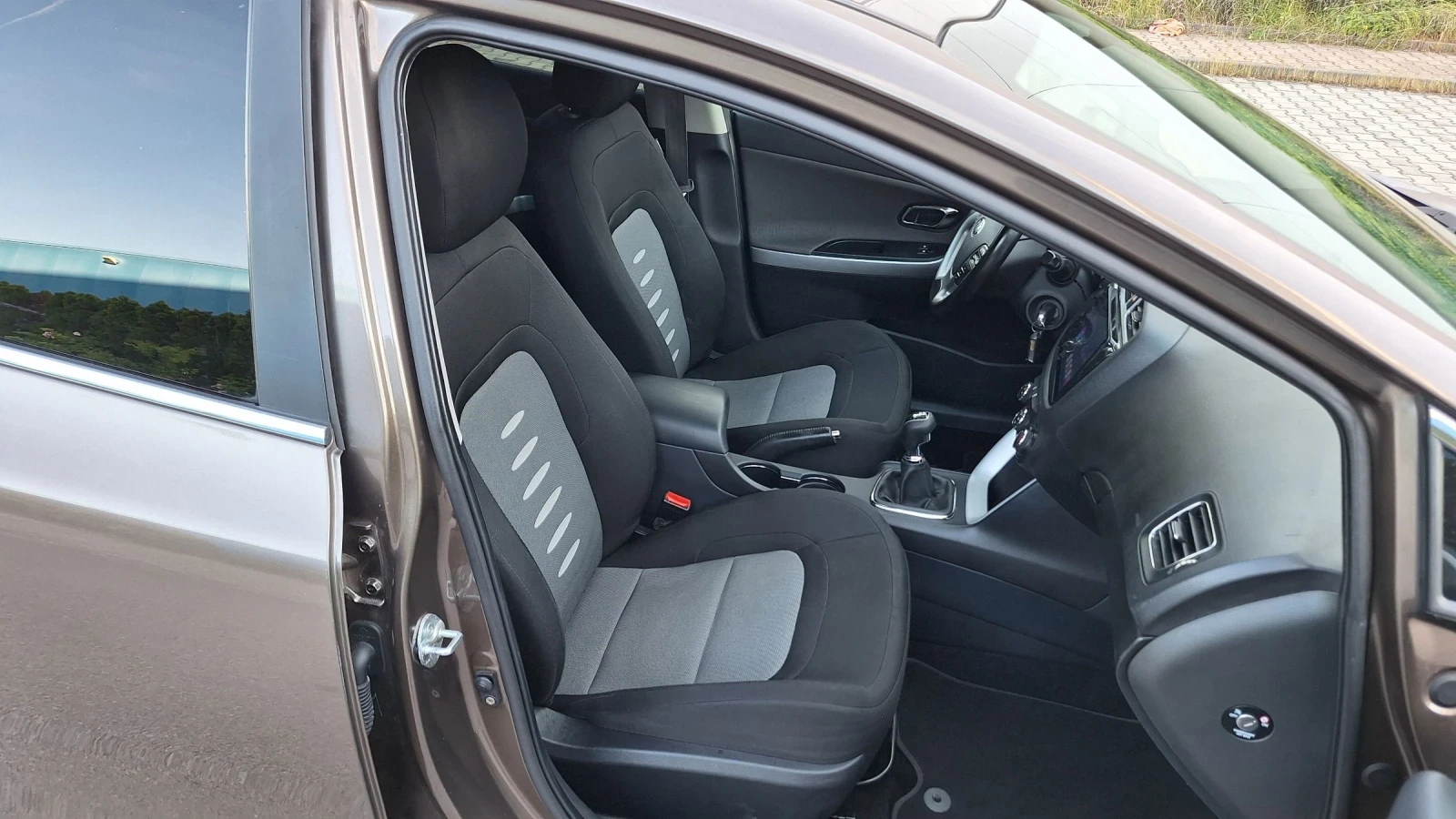 Kia Ceed 1.6- Нави-парктроник., снимка 15 - Автомобили и джипове - 54935219