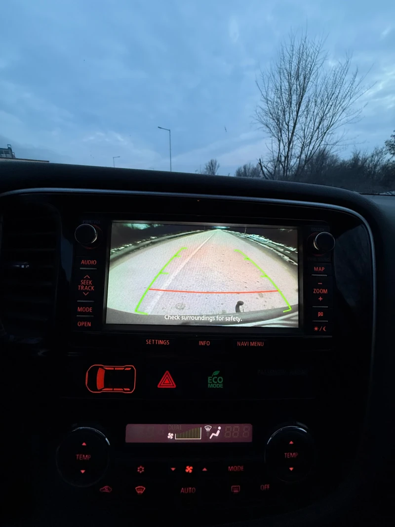 Mitsubishi Outlander, снимка 12 - Автомобили и джипове - 53374511