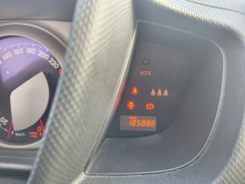 Toyota Urban Cruiser, снимка 12 - Автомобили и джипове - 53396357