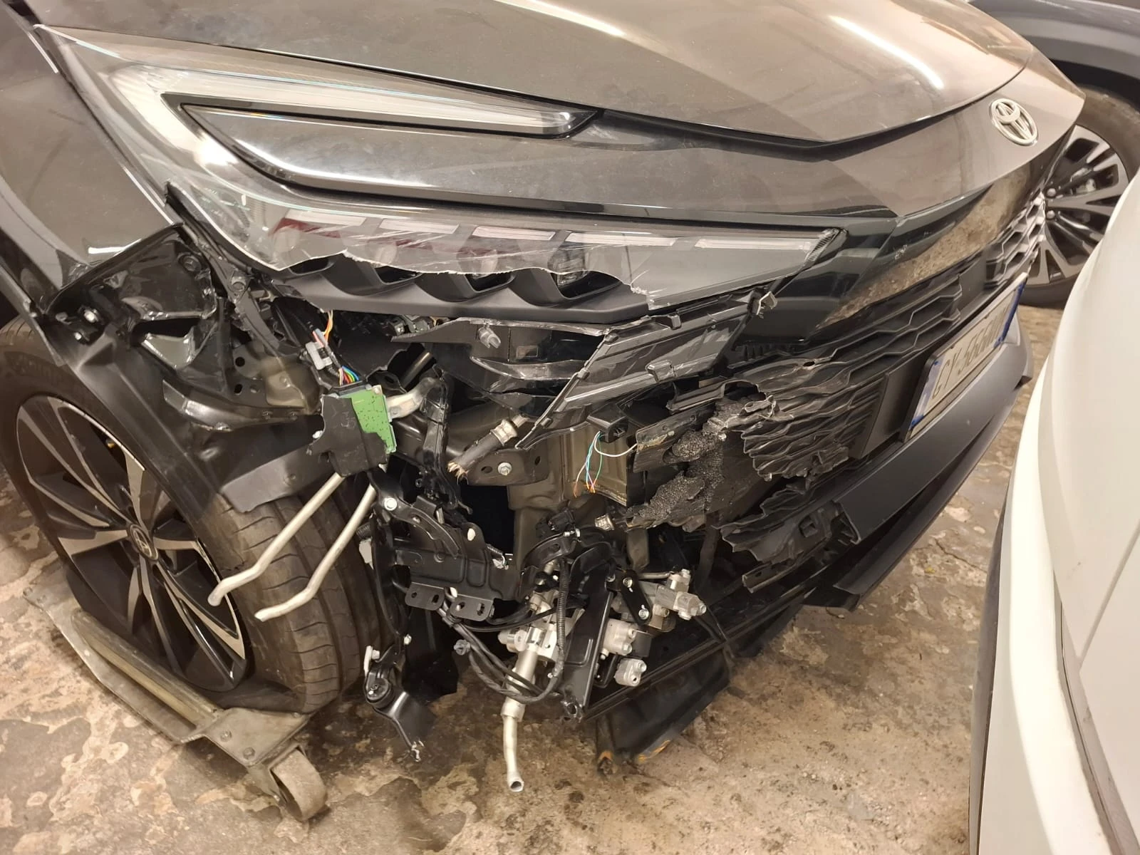 Toyota C-HR 2.0HYBRID  | Mobile.bg — изображение 9