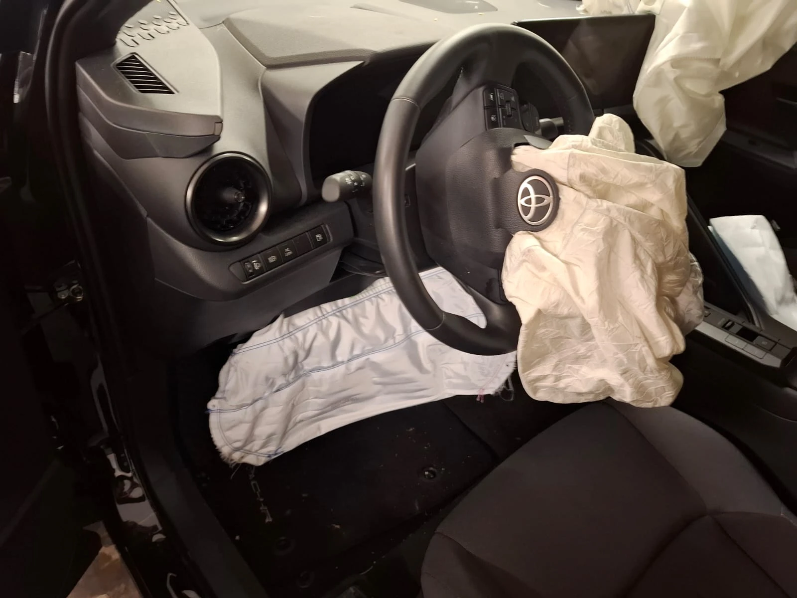 Toyota C-HR 2.0HYBRID  | Mobile.bg — изображение 12