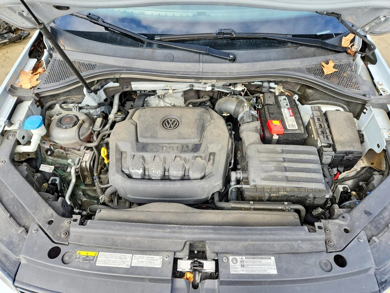 VW Tiguan 2.0l Volkswagen Se, снимка 12 - Автомобили и джипове - 54121055